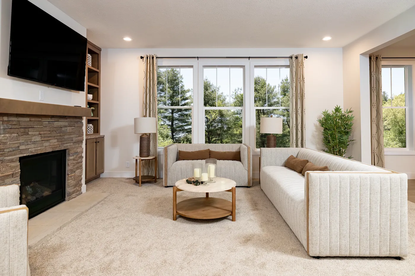 The MCCANN BLVD 6830-MS070 SECT Living Room. This Manufactured Mobile Home features 3 bedrooms and 2 baths.