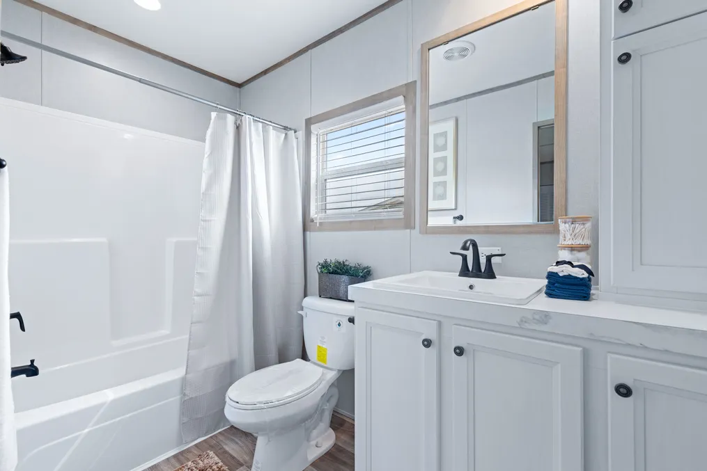 The EL SUENO BREEZE Guest Bathroom. This Manufactured Mobile Home features 4 bedrooms and 2 baths.