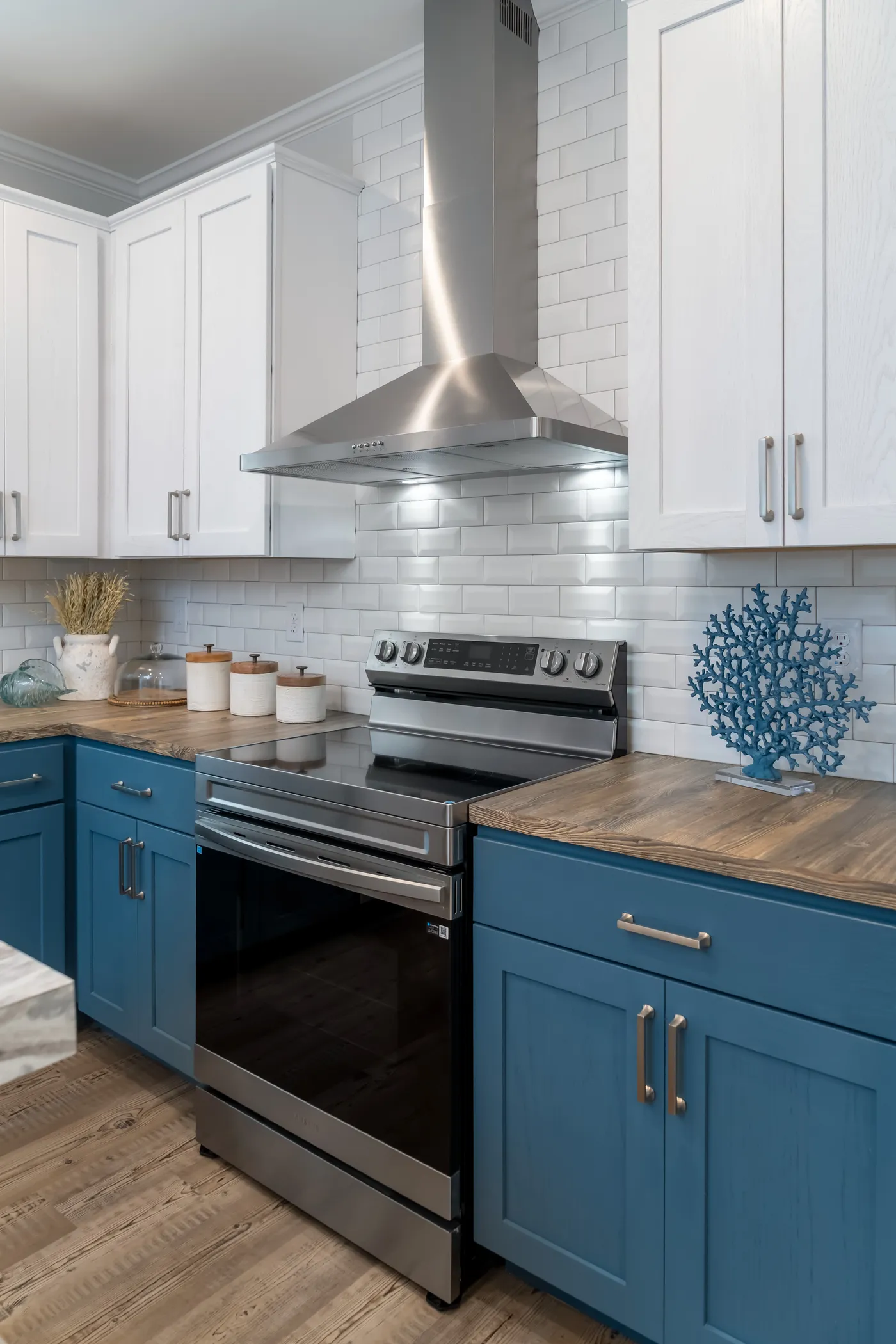The TIFFANY Kitchen. This Manufactured Mobile Home features 2 bedrooms and 2 baths.
