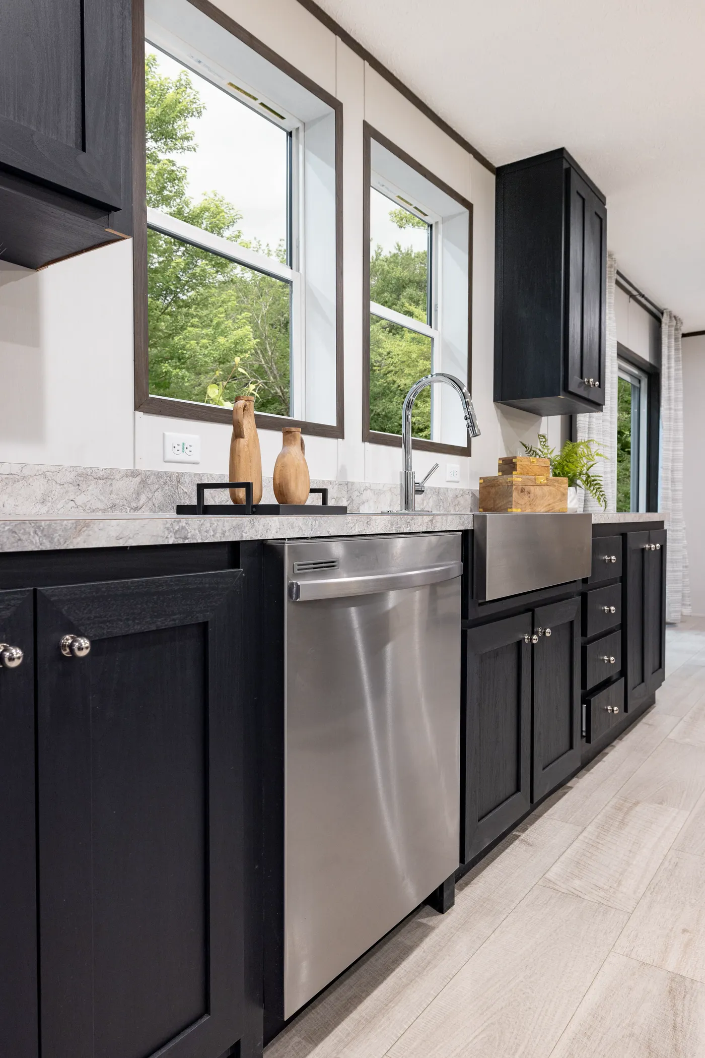 The CRESTWOOD Kitchen. This Manufactured Mobile Home features 3 bedrooms and 2 baths.