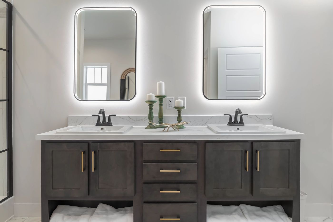 The HIGHLAND/6430-MS060 SECT Primary Bathroom. This Manufactured Mobile Home features 3 bedrooms and 2 baths.