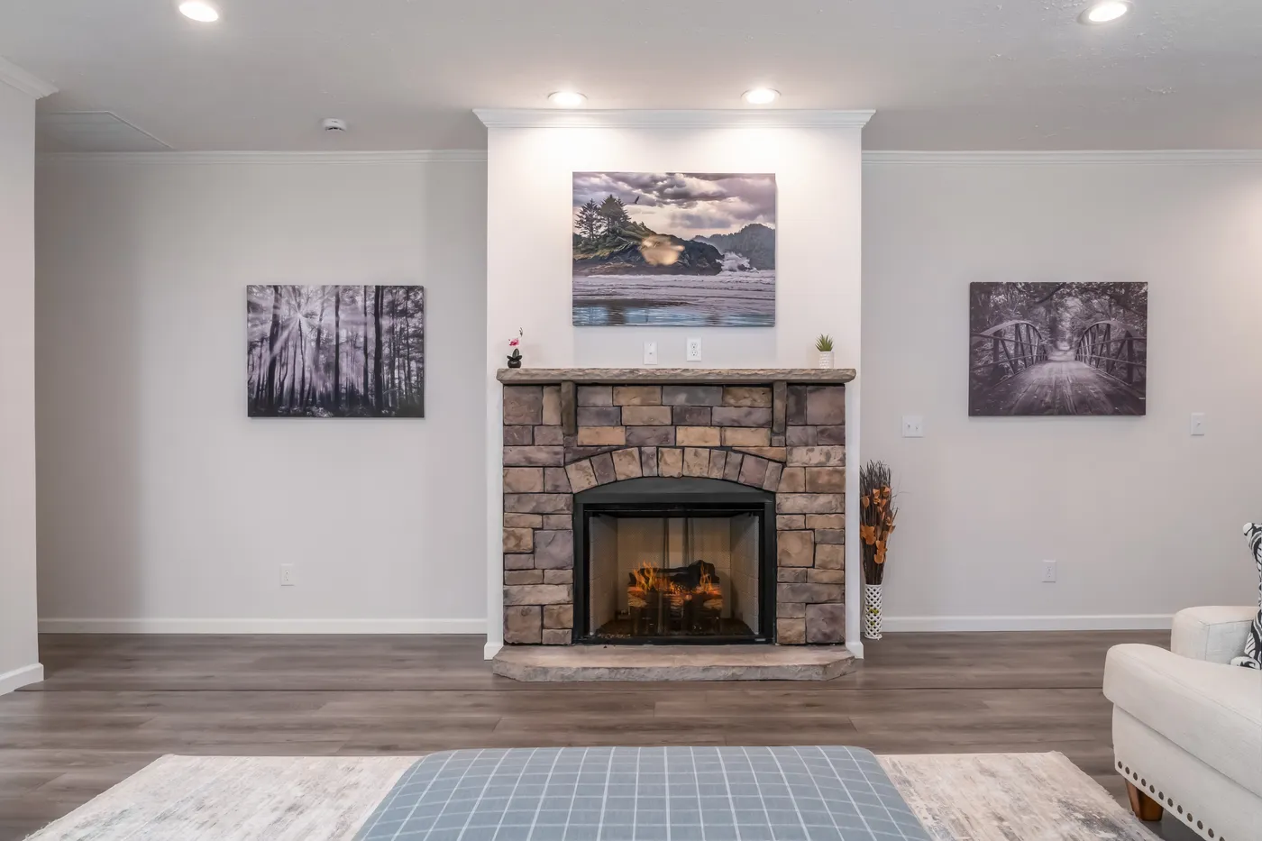 The 3458 MOD 76X32 CAROLINA RAELYN Living Room. This Modular Home features 4 bedrooms and 3 baths.