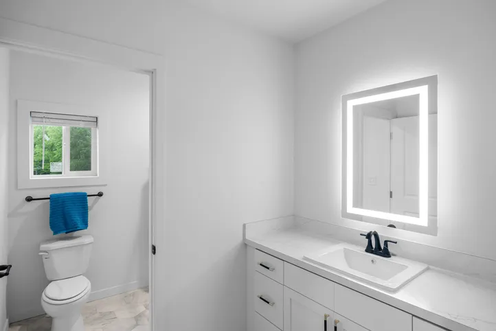 The LULAMAE 3 Guest Bathroom. This Manufactured Mobile Home features 3 bedrooms and 2 baths.