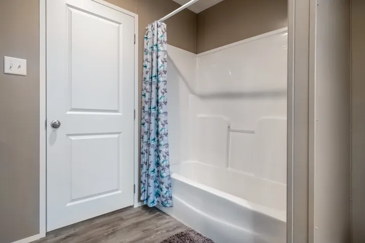 The ISLAND BREEZE Guest Bathroom. This Manufactured Mobile Home features 3 bedrooms and 2 baths.