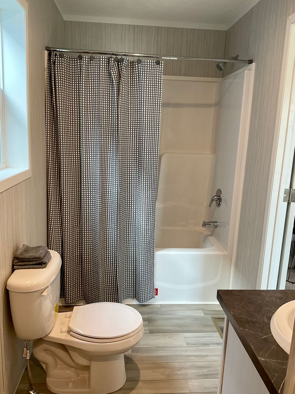 The PERIDOT 66 Primary Bathroom.