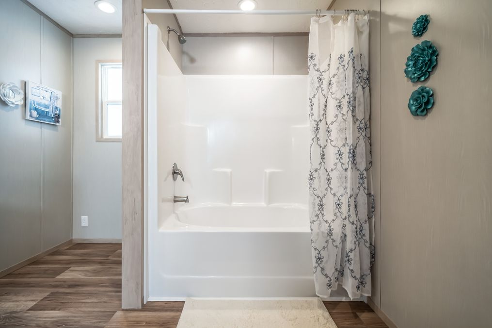 The RIO Primary Bathroom. This Manufactured Mobile Home features 3 bedrooms and 2 baths.