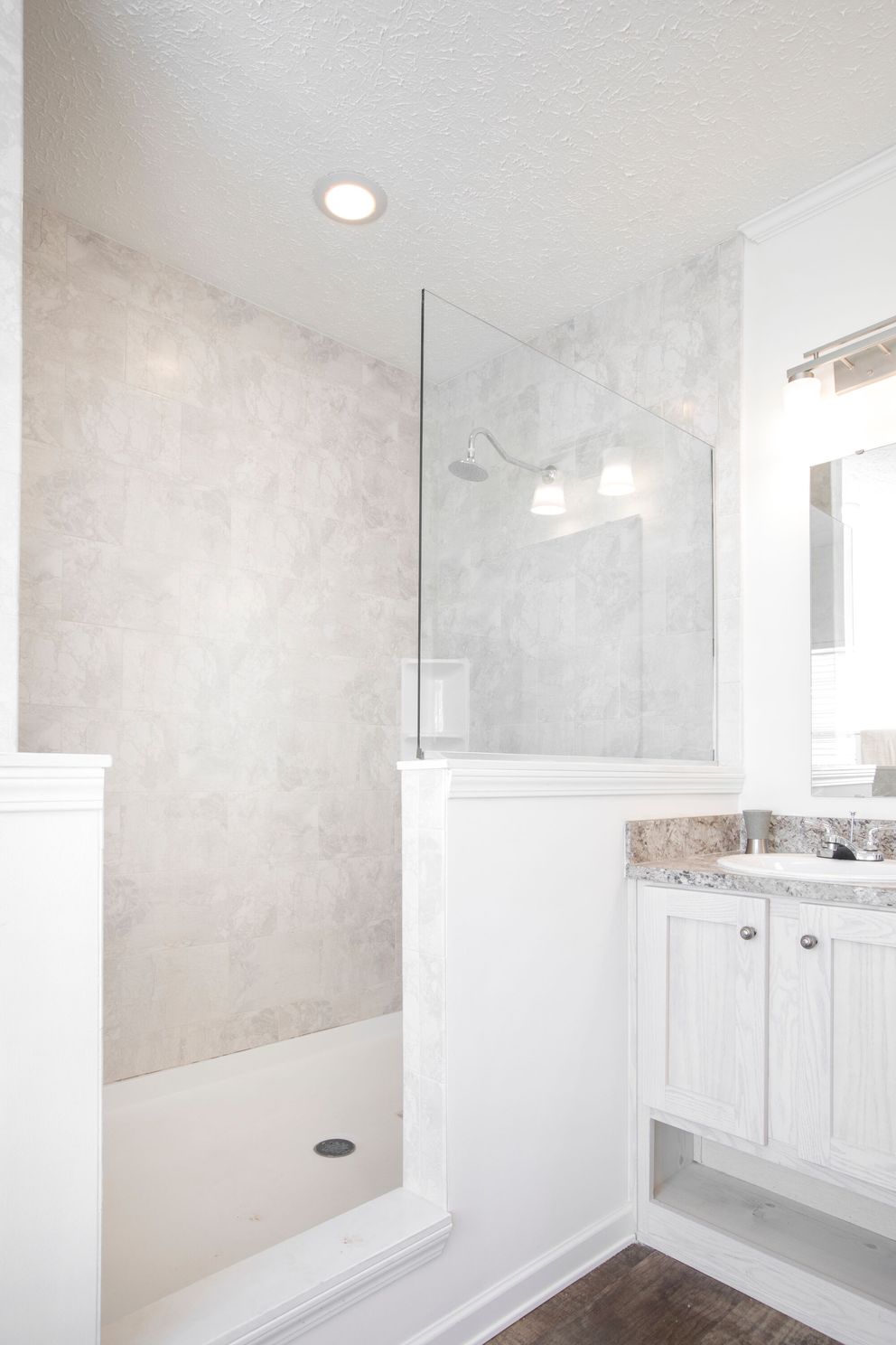 The 1558 JAMESTOWN Primary Bathroom. This Manufactured Mobile Home features 3 bedrooms and 2 baths.