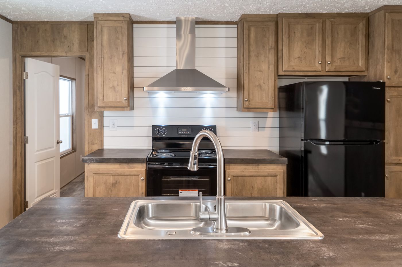 37SSR16723BH THE BREEZE Clayton Savannah