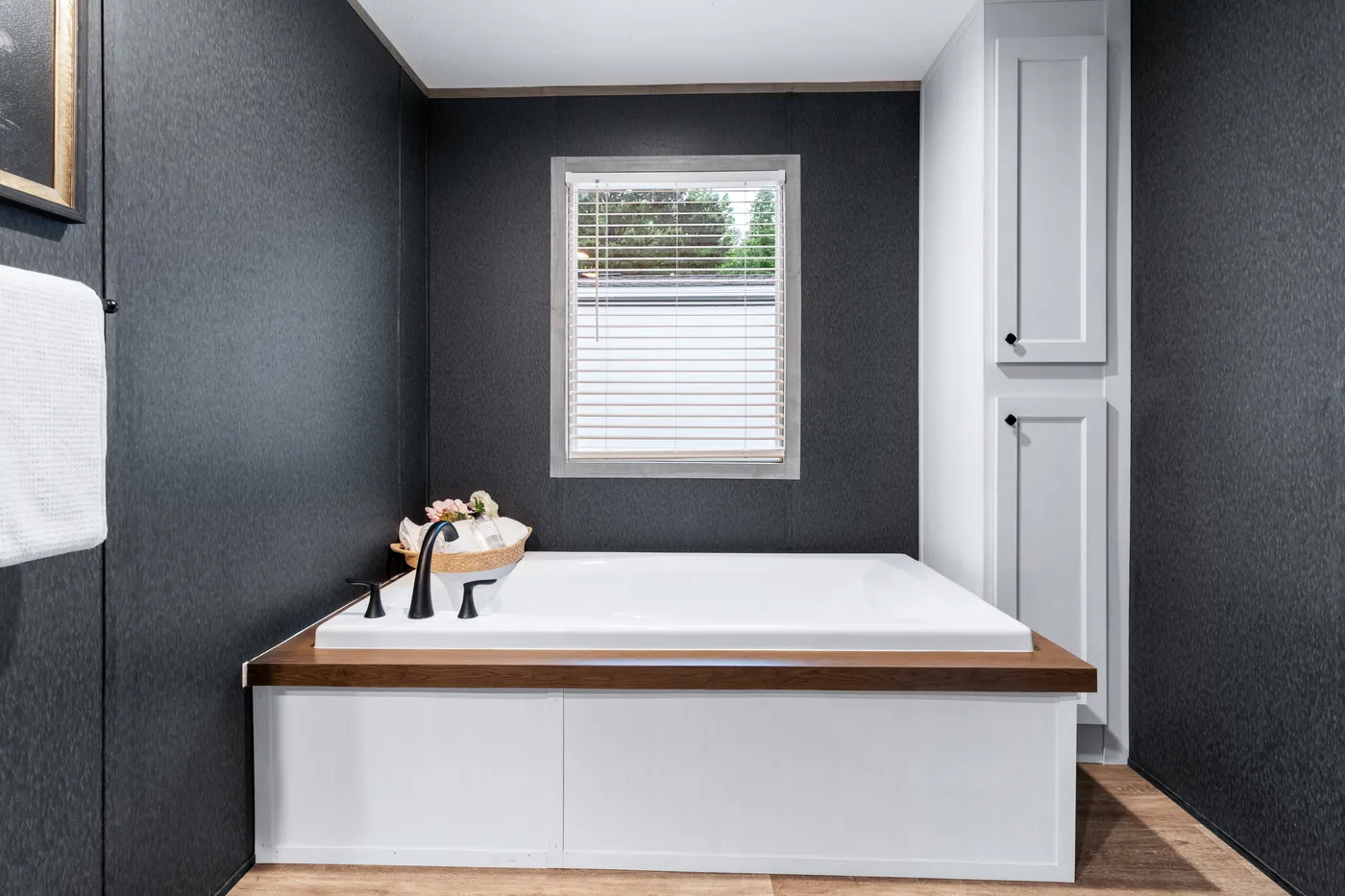 The EL SUENO BREEZE Primary Bathroom. This Manufactured Mobile Home features 4 bedrooms and 2 baths.