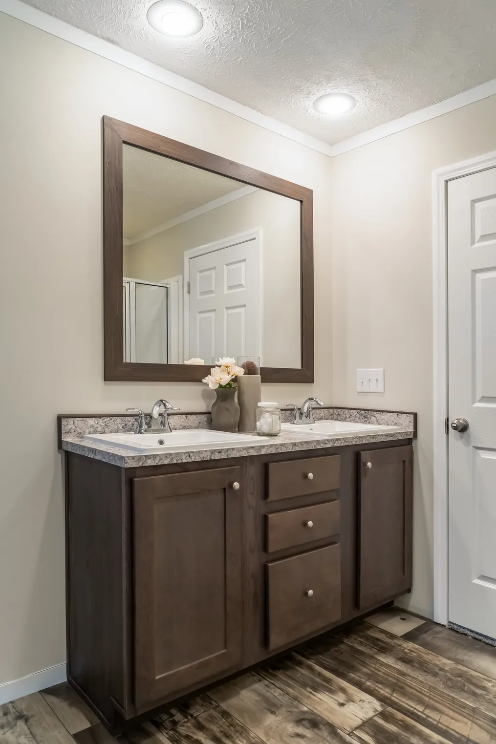 The TAHOE 3272A Guest Bathroom. This Manufactured Mobile Home features 3 bedrooms and 2 baths.