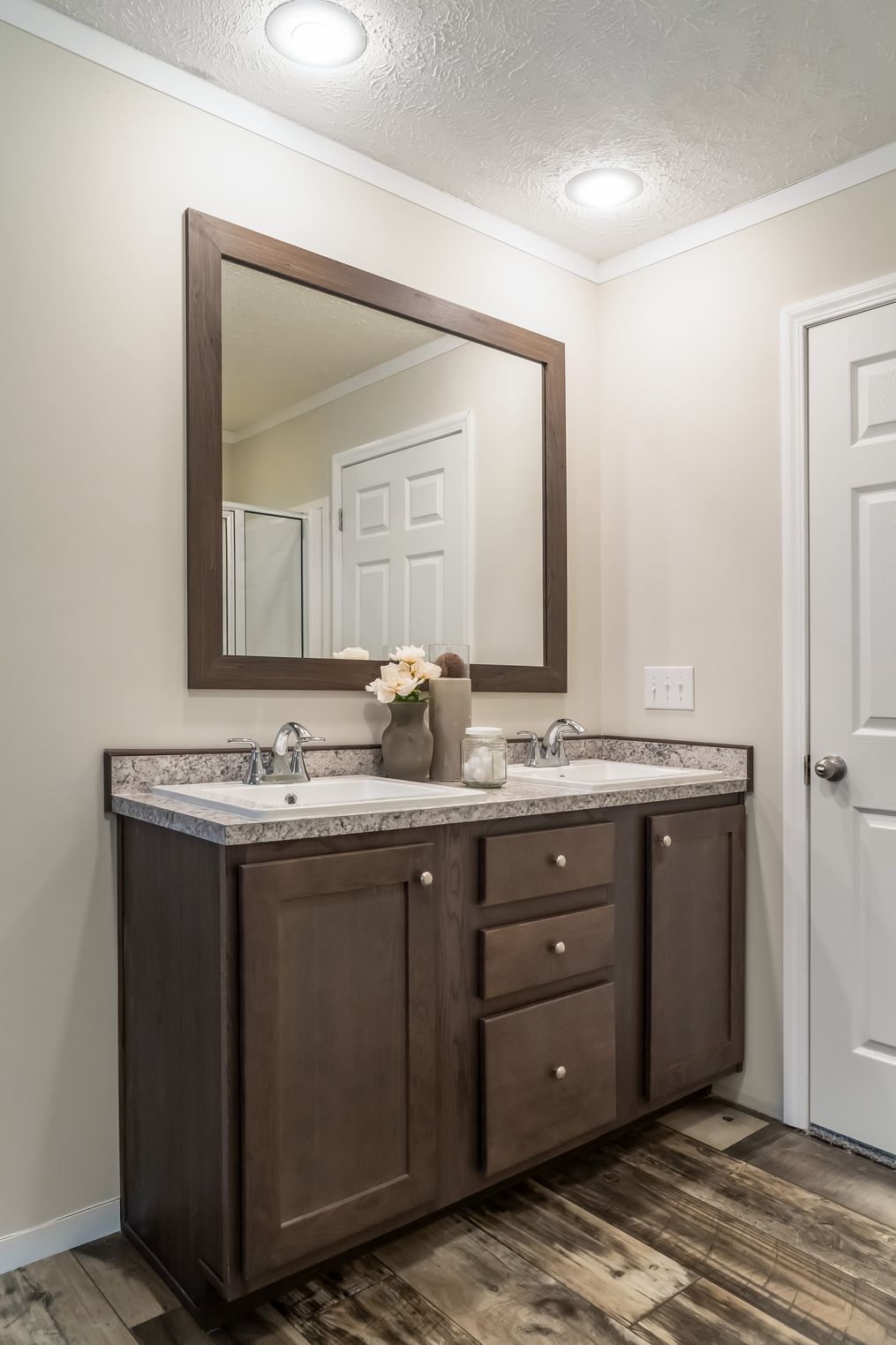 The TAHOE 3272A Guest Bathroom. This Manufactured Mobile Home features 3 bedrooms and 2 baths.