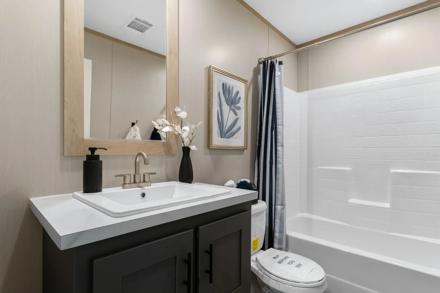 The FIJI Guest Bathroom. This Manufactured Mobile Home features 3 bedrooms and 2 baths.