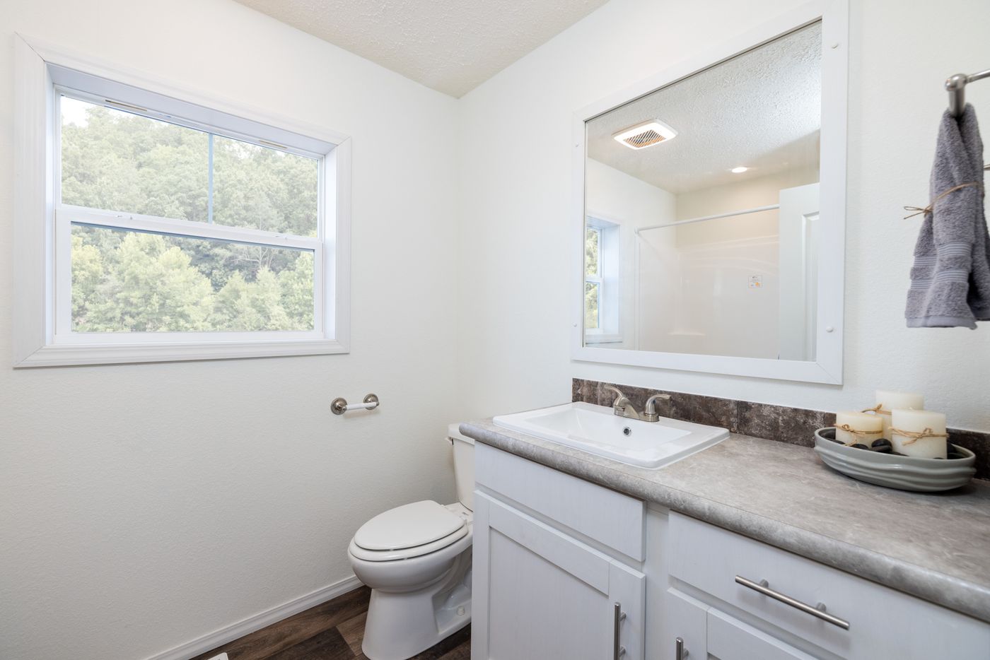 The THE WASHINGTON MOD Guest Bathroom. This Modular Home features 3 bedrooms and 2 baths.