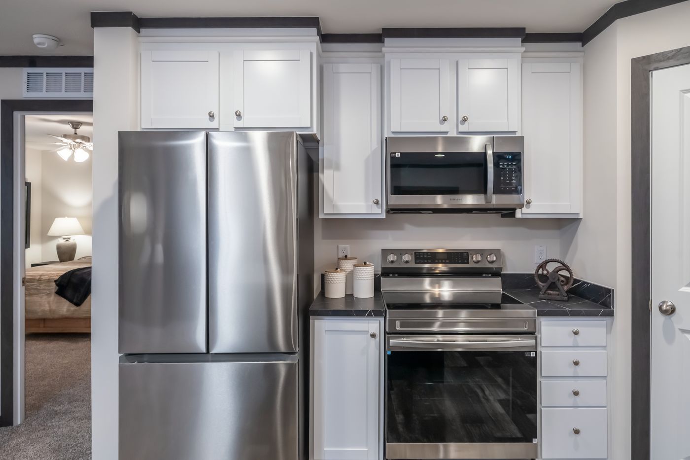 The 5628-MS067-2 HUNTINGTON Kitchen. This Manufactured Mobile Home features 4 bedrooms and 2 baths.