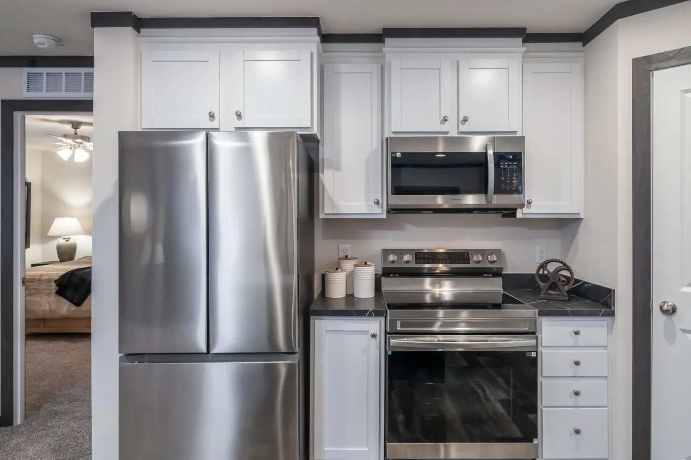 The 5628-MS067-2 HUNTINGTON Kitchen. This Manufactured Mobile Home features 4 bedrooms and 2 baths.