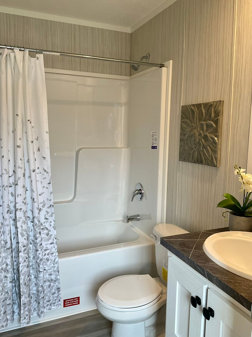 The PERIDOT 66 Guest Bathroom.