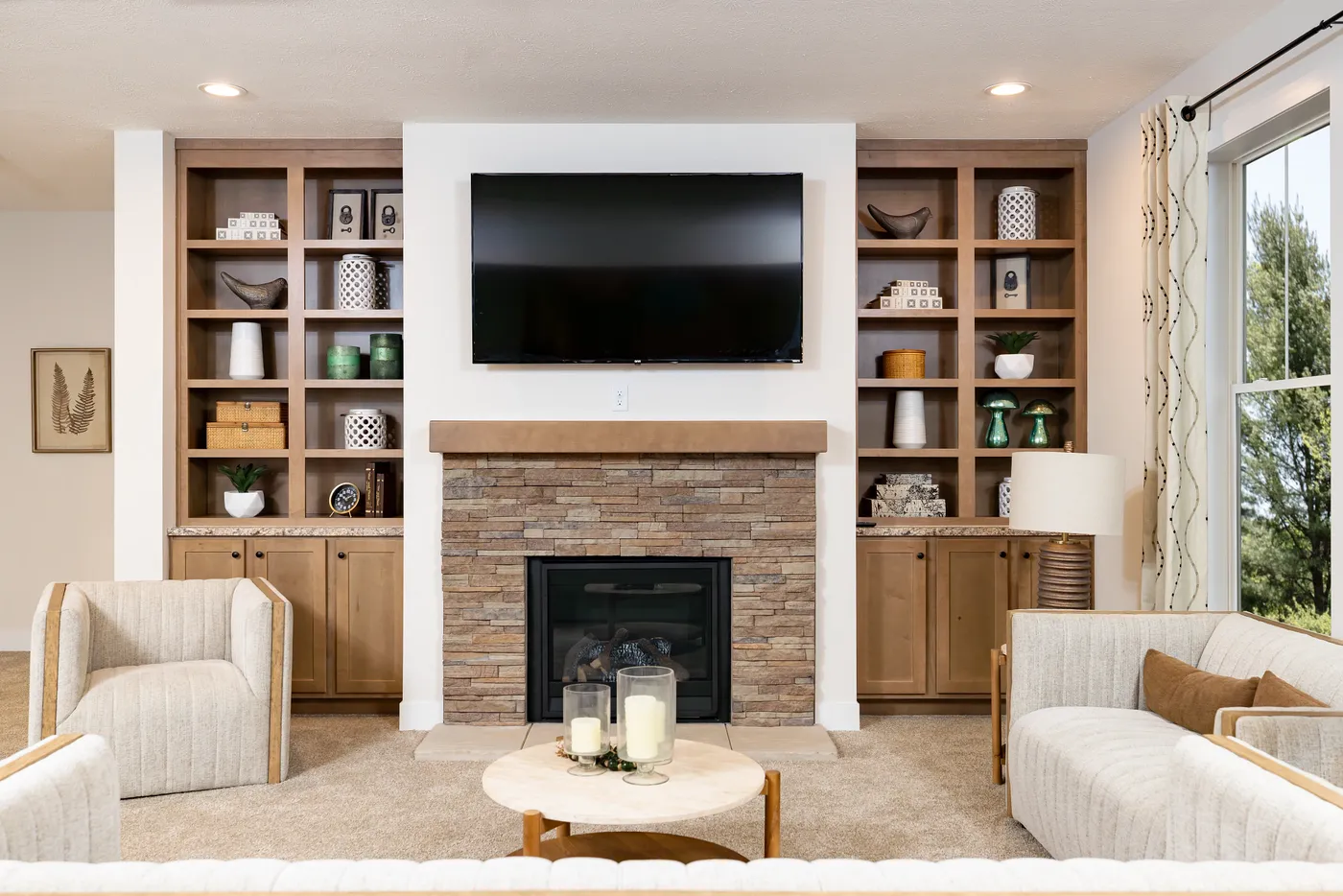 The MCCANN BLVD 6830-MS070 SECT Living Room. This Manufactured Mobile Home features 3 bedrooms and 2 baths.