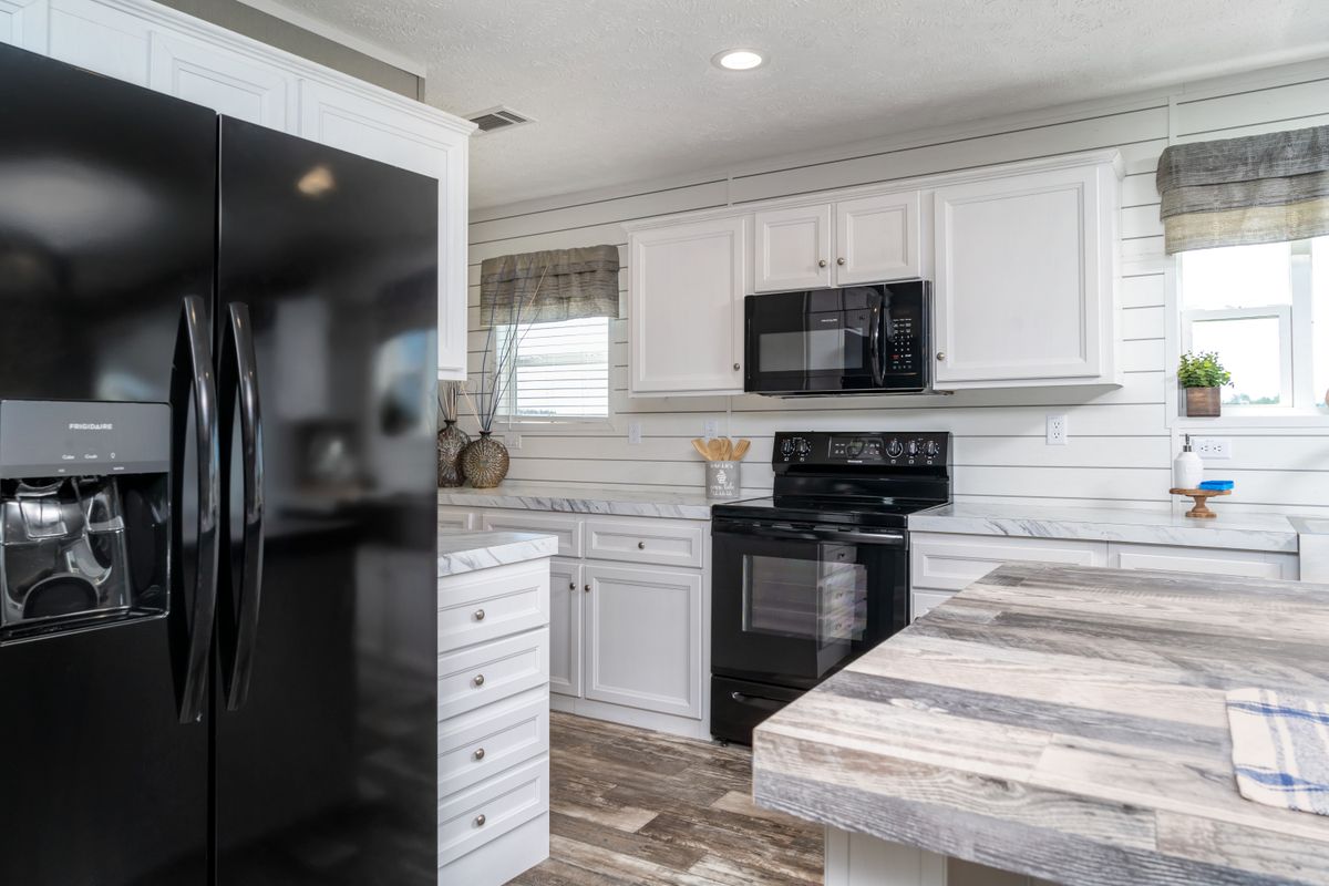The LOCKLEAR Exterior. This Manufactured Mobile Home features 4 bedrooms and 2 baths.