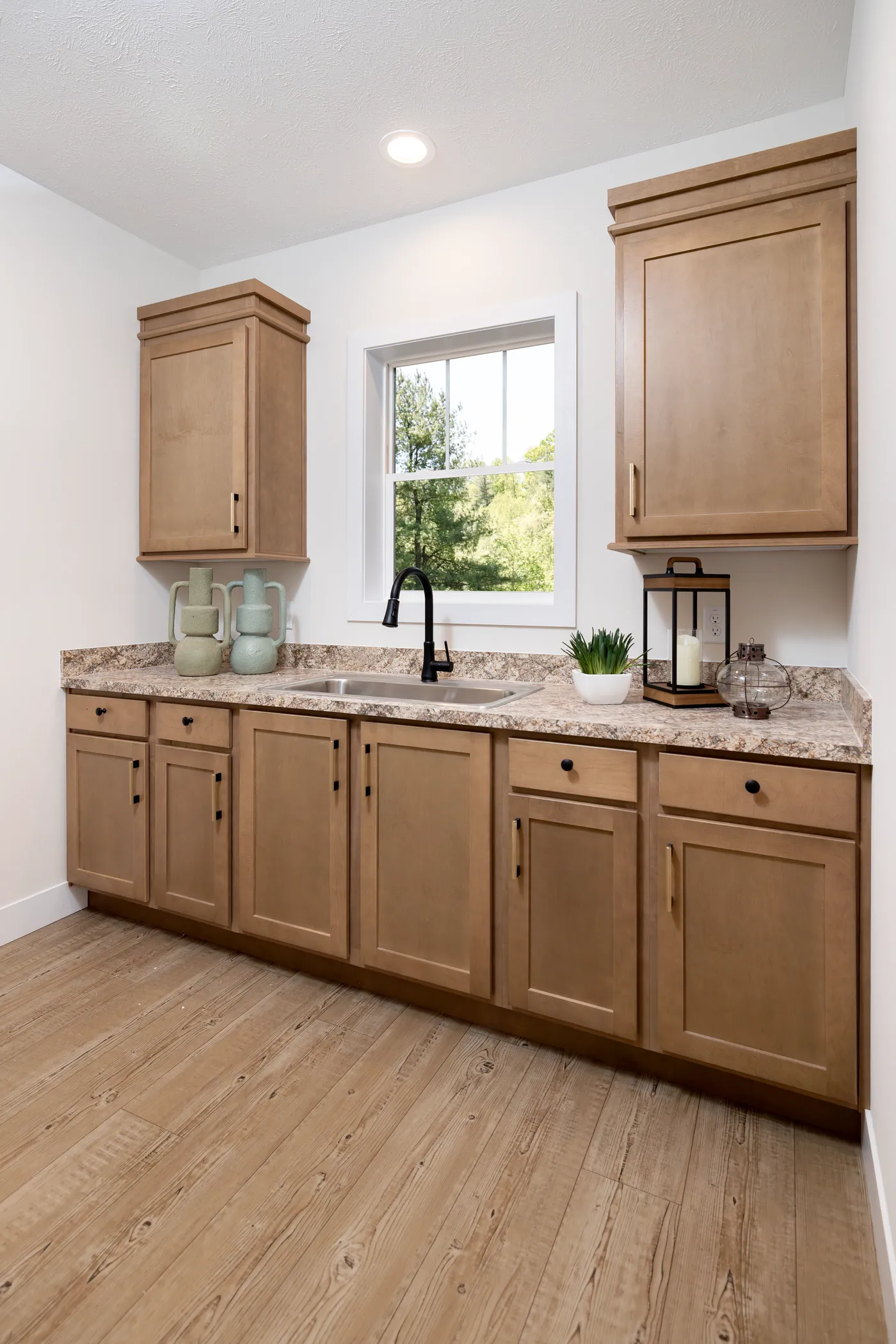 The MCCANN BLVD 6830-MS070 SECT Utility Room. This Manufactured Mobile Home features 3 bedrooms and 2 baths.