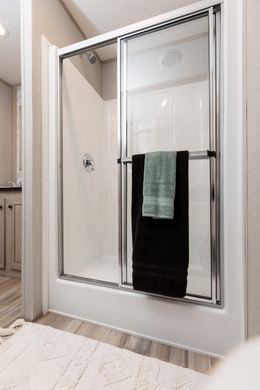 The MAYNARDVILLE CLASSIC 66 Primary Bathroom. This Manufactured Mobile Home features 3 bedrooms and 2 baths.