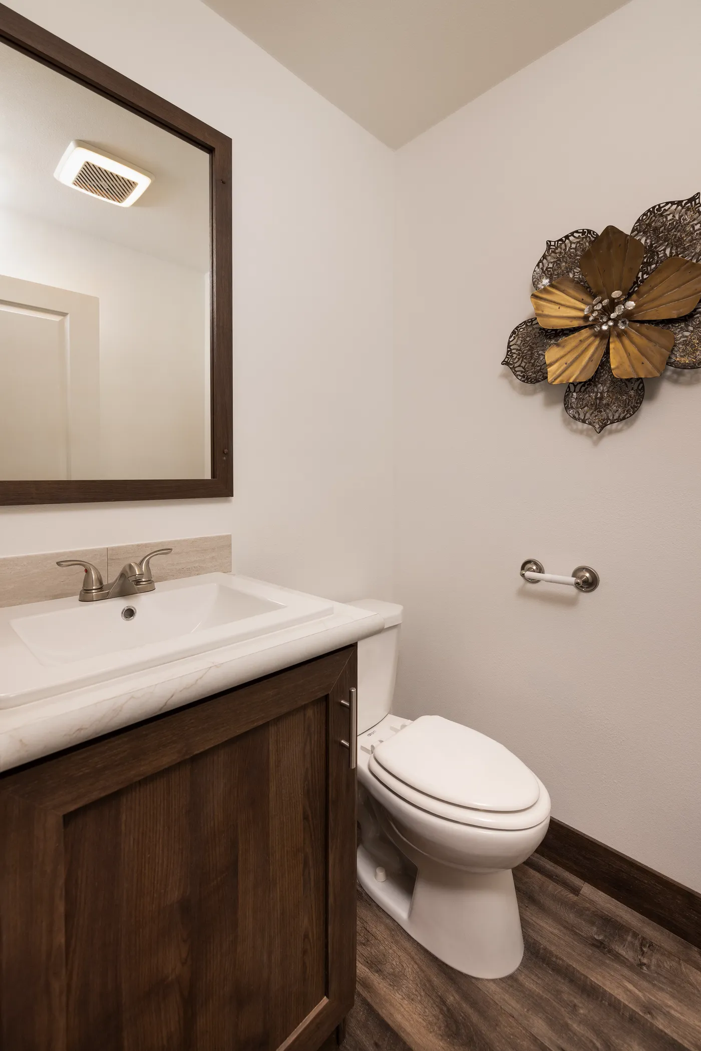 The RAMSEY 75 Guest Bathroom. This Manufactured Mobile Home features 4 bedrooms and 2 baths.