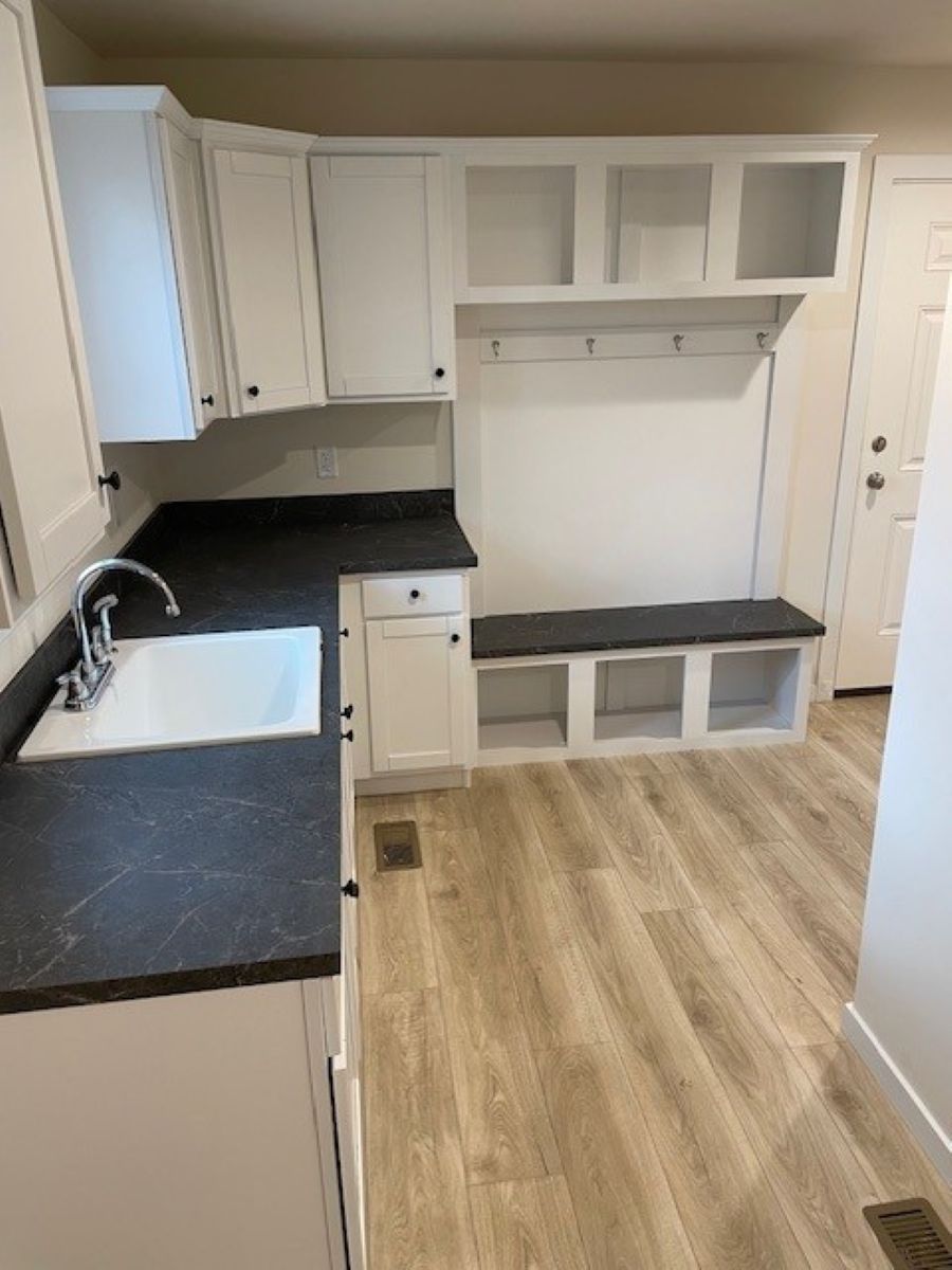 The MICHIGAN AVE/6028-MS026-1 SECT Utility Room. This Manufactured Mobile Home features 3 bedrooms and 2 baths.