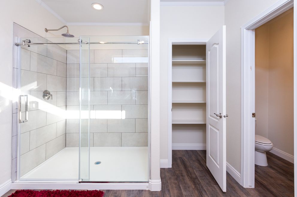 The SUM3076A Primary Bathroom. This Manufactured Mobile Home features 4 bedrooms and 2.5 baths.