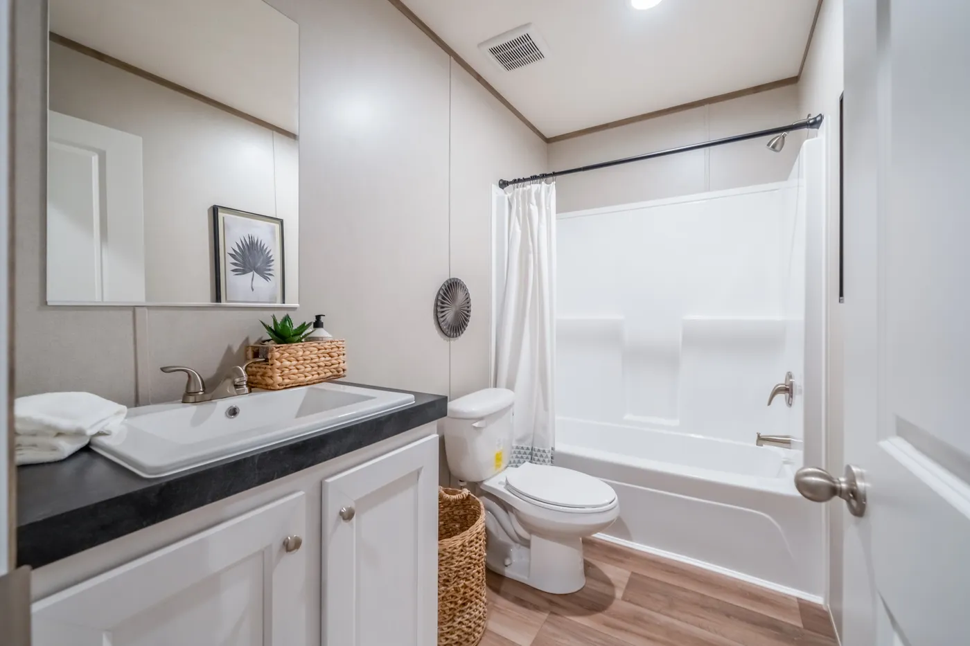 The ECLIPSE Guest Bathroom. This Manufactured Mobile Home features 4 bedrooms and 2 baths.