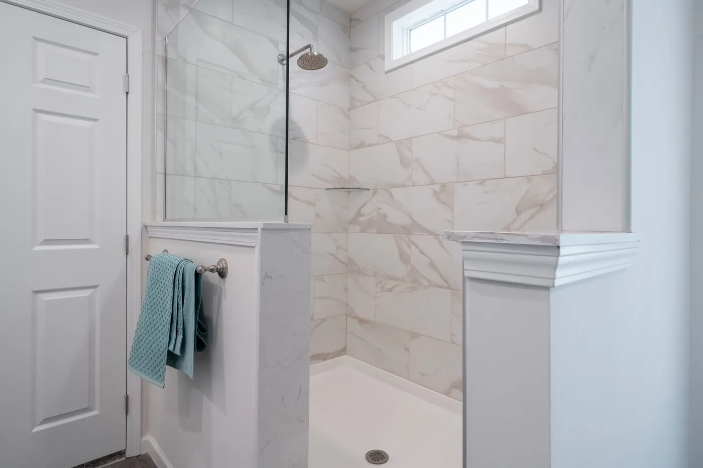 The 3458 MOD 76X32 CAROLINA RAELYN Primary Bathroom. This Modular Home features 4 bedrooms and 3 baths.
