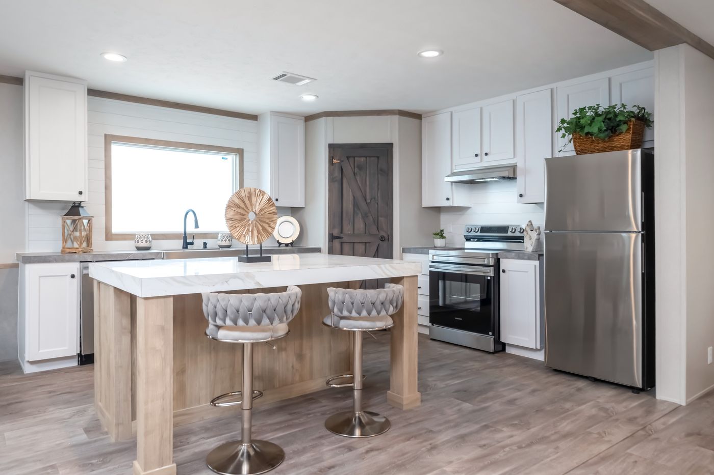 The PT 78 Kitchen. This Manufactured Mobile Home features 3 bedrooms and 2 baths.
