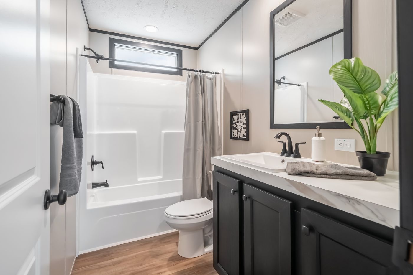 The THE ANNIVERSARY 2.1 Guest Bathroom. This Manufactured Mobile Home features 3 bedrooms and 2 baths.