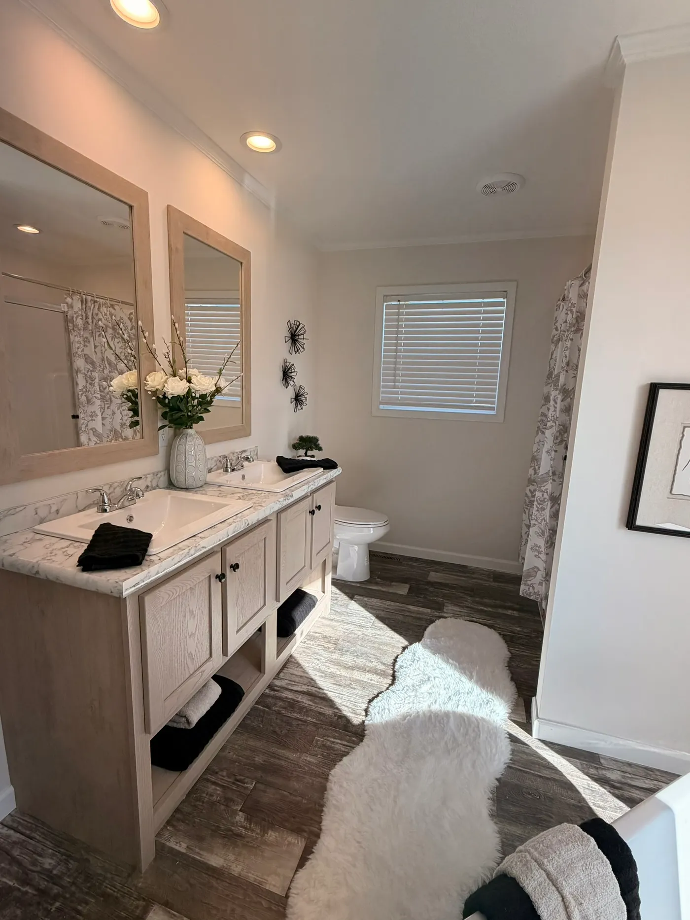 The TOURMALINE 7628-649 Primary Bathroom. This Manufactured Mobile Home features 4 bedrooms and 2 baths.