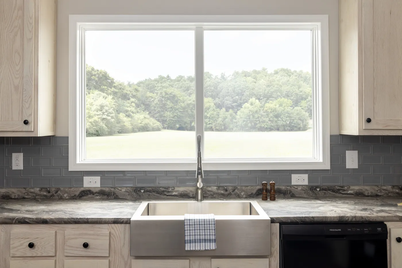 The THE ROGUE Kitchen. This Manufactured Mobile Home features 3 bedrooms and 2 baths.