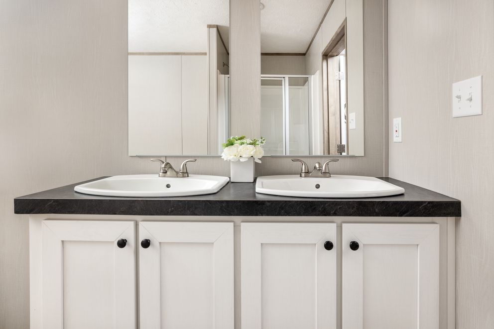 The ASPIRE Primary Bathroom. This Manufactured Mobile Home features 3 bedrooms and 2 baths.