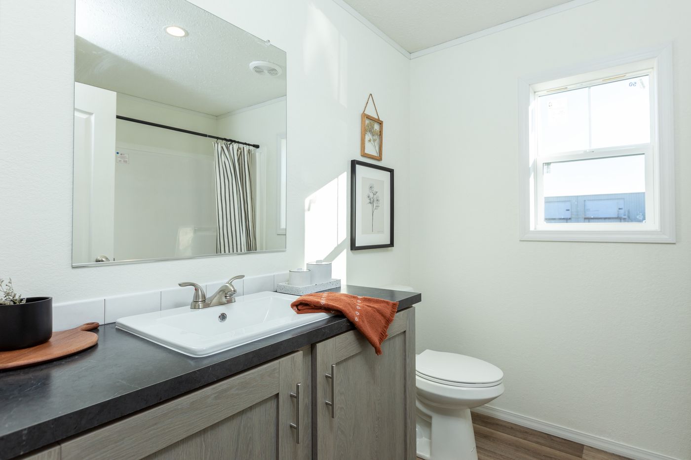 The LIFESTYLE 208 Guest Bathroom. This Manufactured Mobile Home features 3 bedrooms and 2 baths.