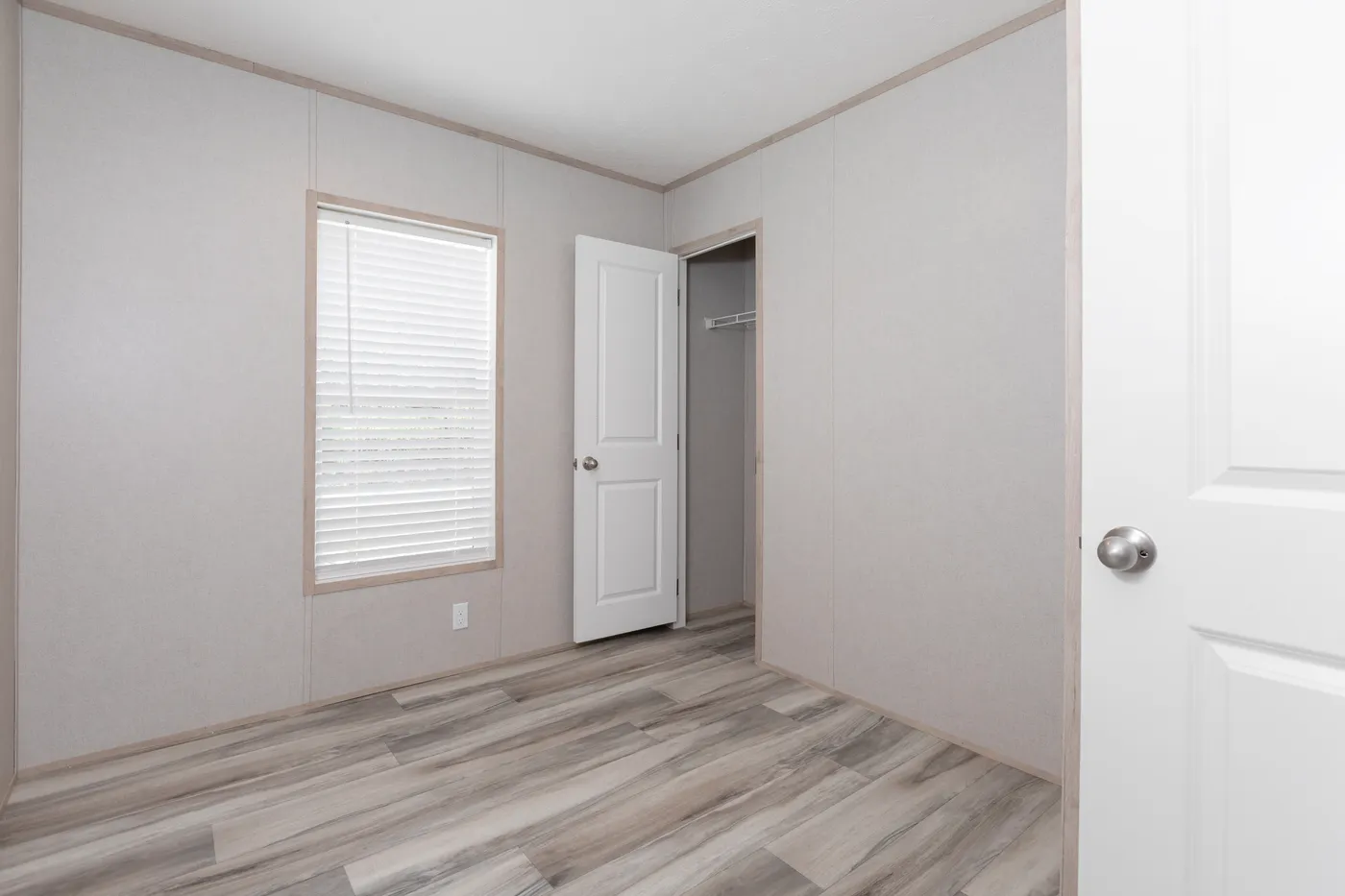 The THE THUNDERHEAD Guest Bedroom. This Manufactured Mobile Home features 3 bedrooms and 2 baths.