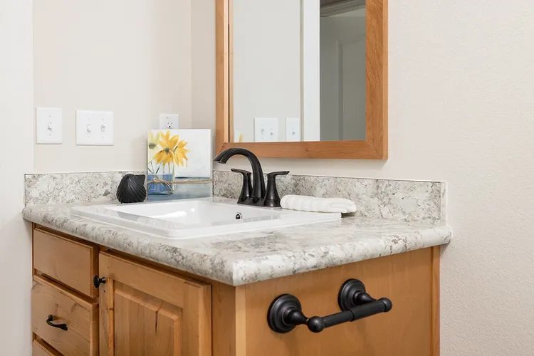 The TH601F                 CLAYTON Guest Bathroom. This Manufactured Mobile Home features 3 bedrooms and 2 baths.