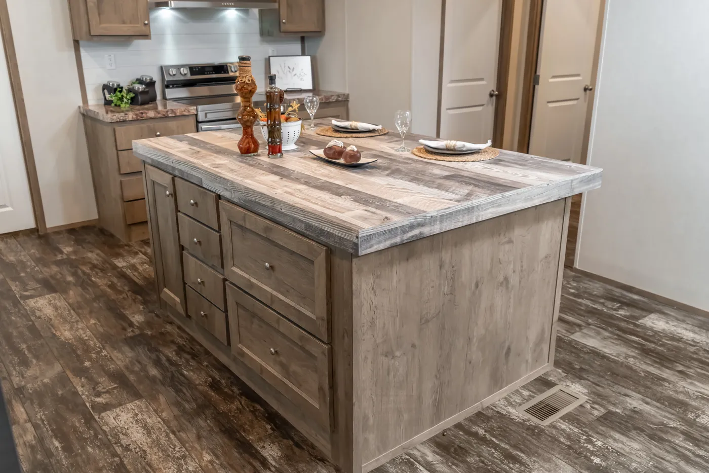 The BELLA VISTA Exterior. This Manufactured Mobile Home features 3 bedrooms and 2 baths.