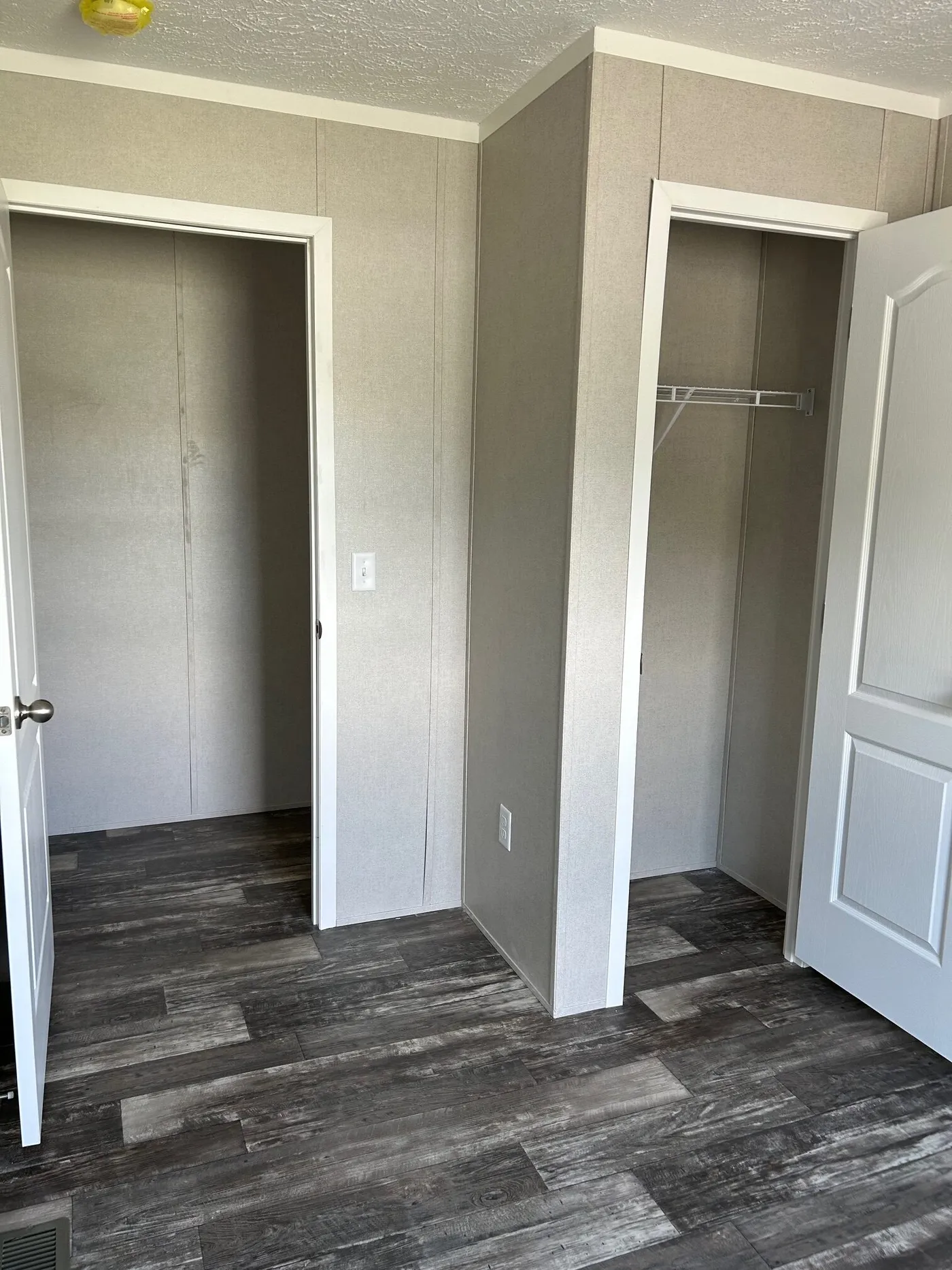 The SAPPHIRE XL 8016-644 Guest Bedroom. This Manufactured Mobile Home features 3 bedrooms and 2 baths.