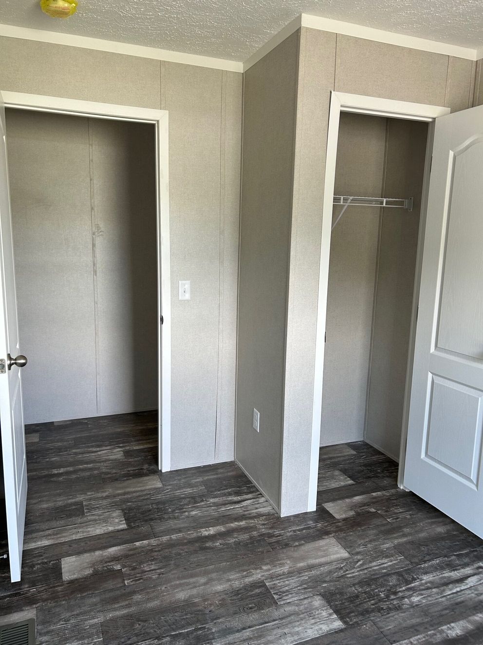 The SAPPHIRE XL 8016-644 Guest Bedroom. This Manufactured Mobile Home features 3 bedrooms and 2 baths.