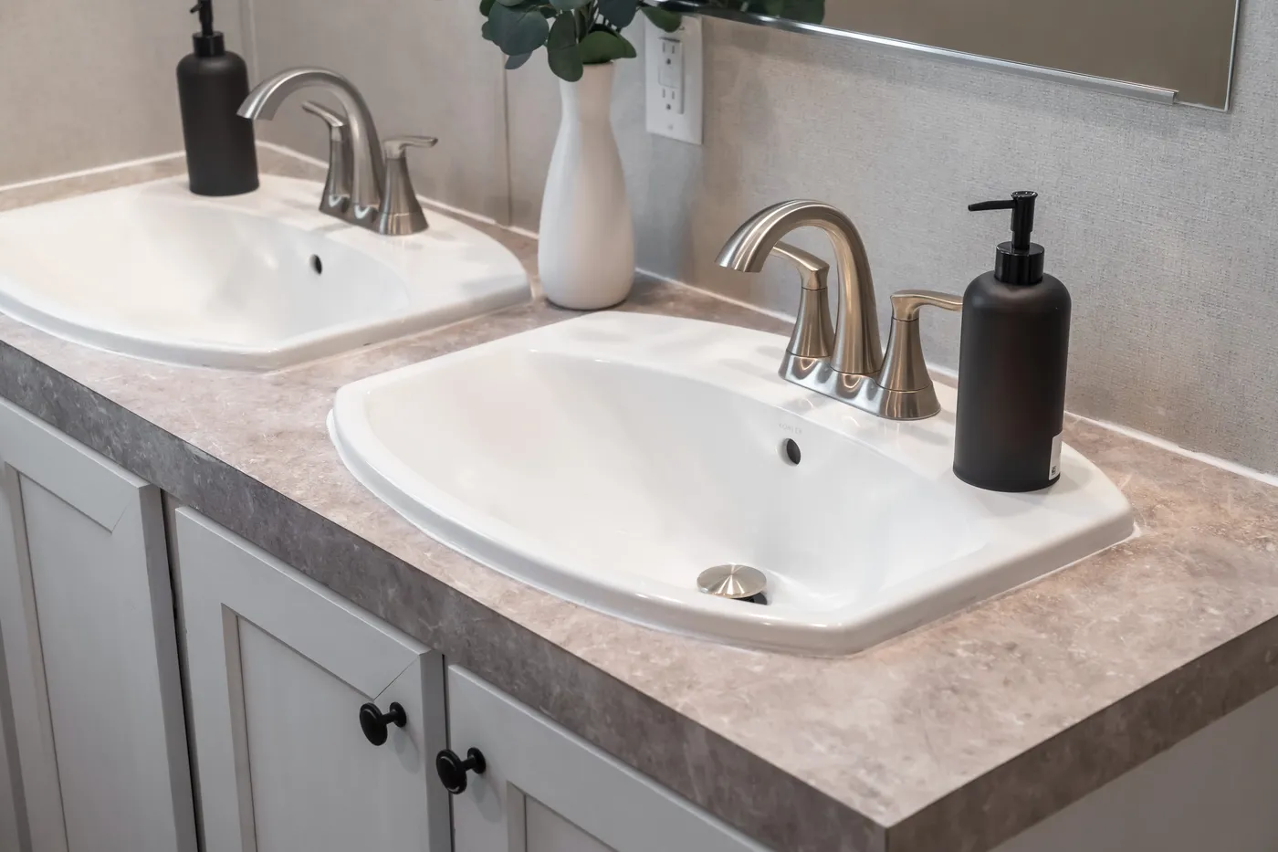 The DYNAMIC Primary Bathroom. This Manufactured Mobile Home features 3 bedrooms and 2 baths.