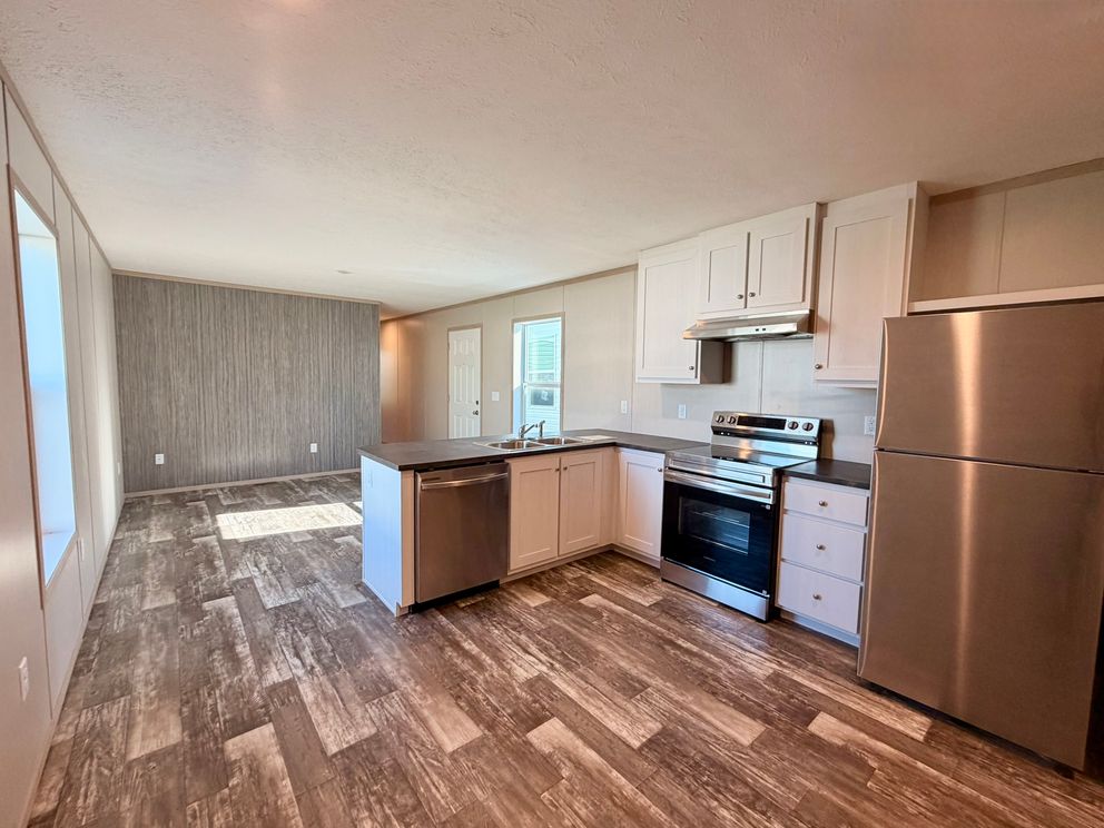 The JEFFERSON Dining Area. This Manufactured Mobile Home features 3 bedrooms and 2 baths.