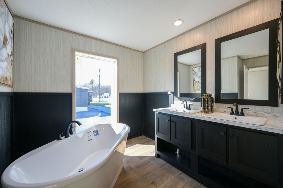 The TIGER'S EYE 7416-456 Primary Optional Bathroom Layout.