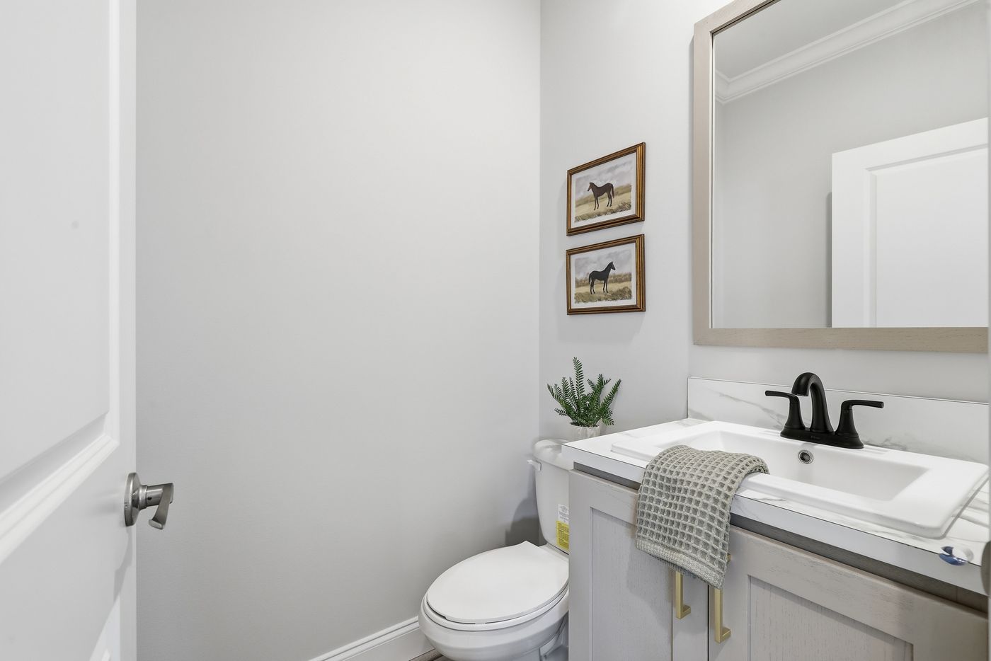 The THE SUMMIT Guest Bathroom. This Manufactured Mobile Home features 3 bedrooms and 2 baths.