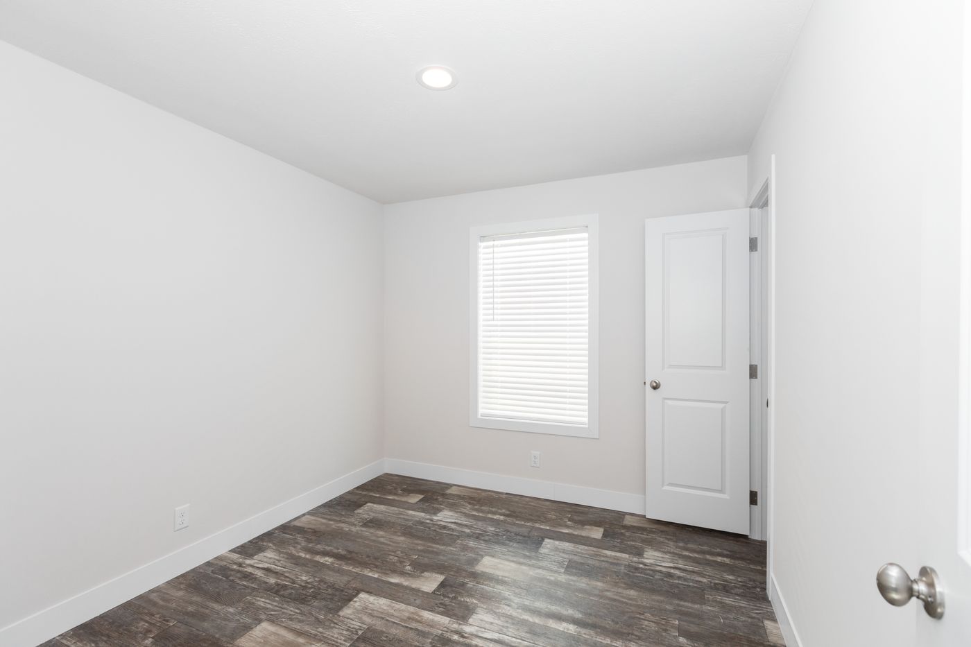 The 7616-SW018 SUNRISE SW Guest Bedroom. This Manufactured Mobile Home features 3 bedrooms and 2 baths.