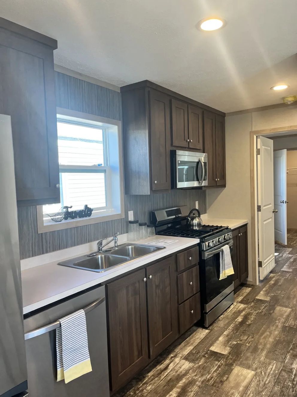 The SAPPHIRE Kitchen. This Manufactured Mobile Home features 3 bedrooms and 2 baths.
