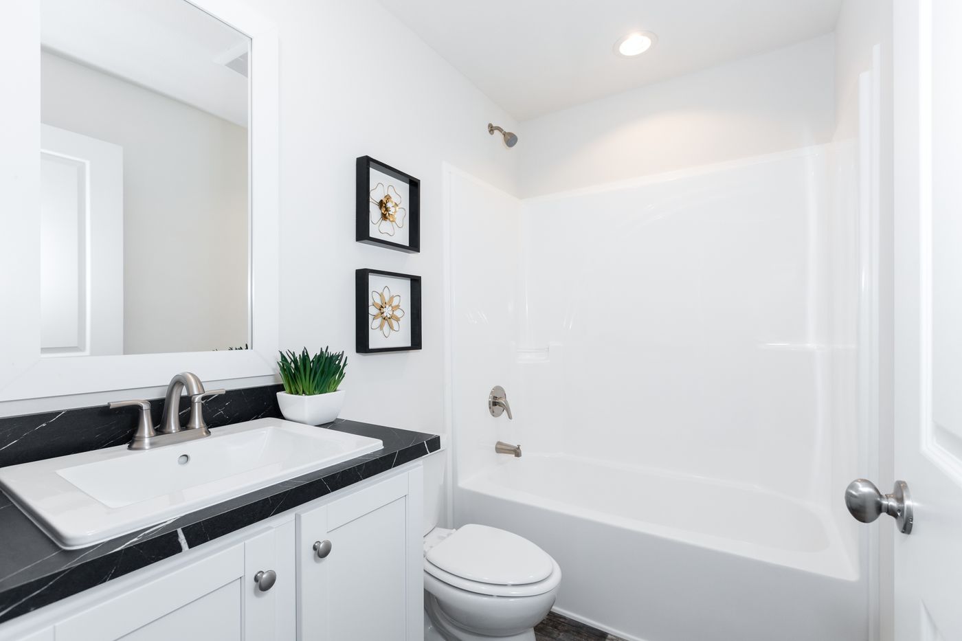 The 7616-SW018 SUNRISE SW Guest Bathroom. This Manufactured Mobile Home features 3 bedrooms and 2 baths.