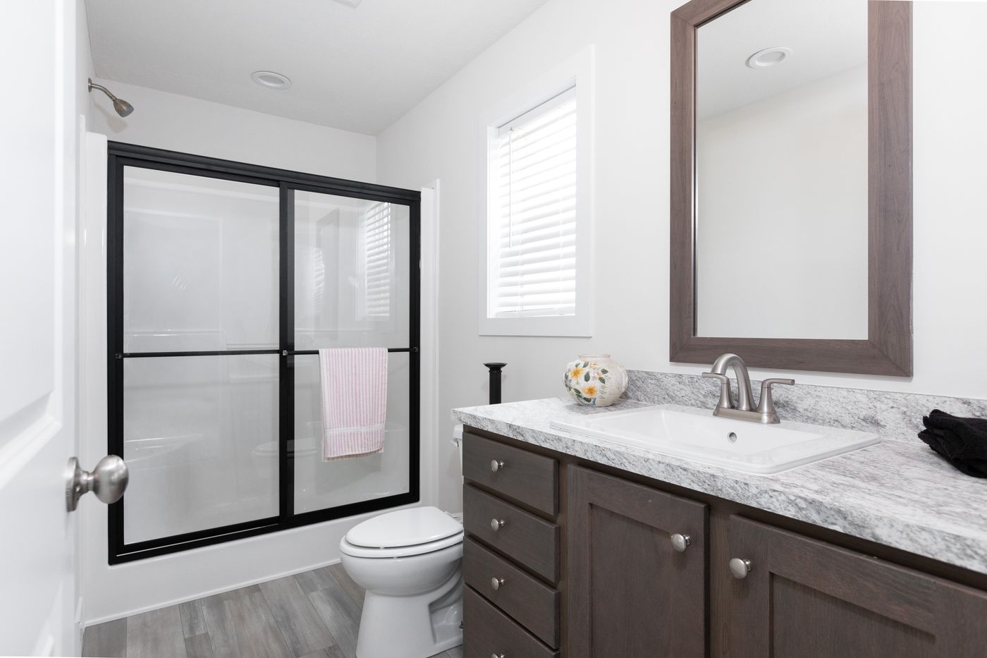 The HILL ST/5628-MS020-1 SECT Primary Bathroom. This Manufactured Mobile Home features 3 bedrooms and 2 baths.