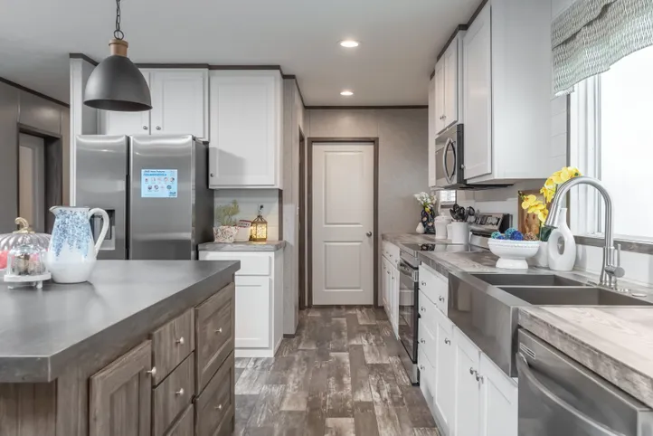 The LOCKLEAR Exterior. This Manufactured Mobile Home features 4 bedrooms and 2 baths.