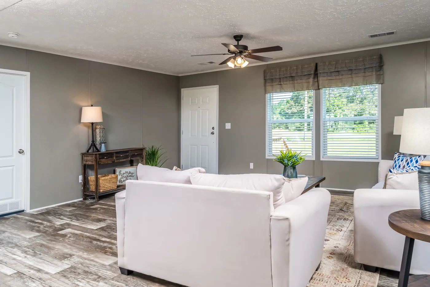 The LOCKLEAR Exterior. This Manufactured Mobile Home features 4 bedrooms and 2 baths.